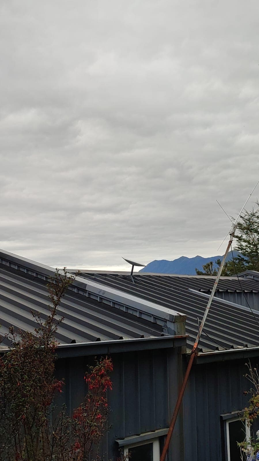 Antena con paisaje montañoso