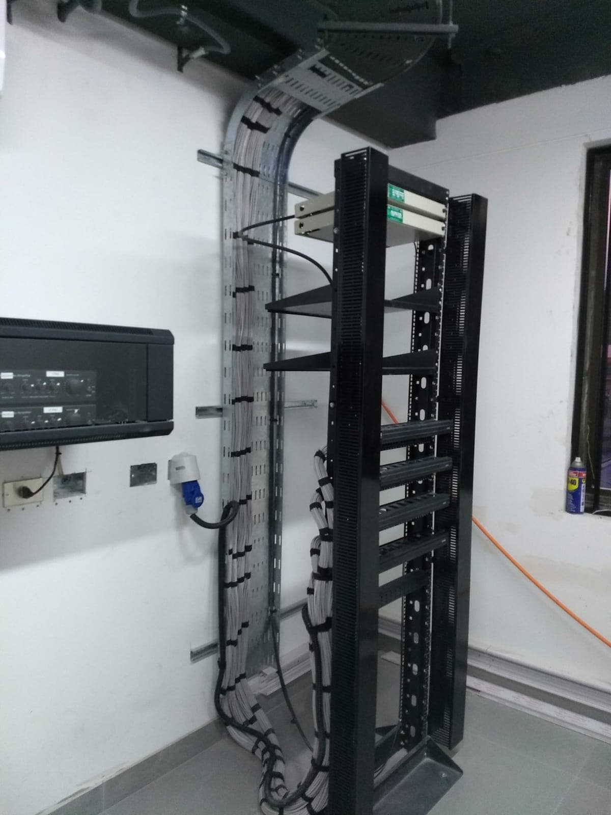 Rack organizado DGAC