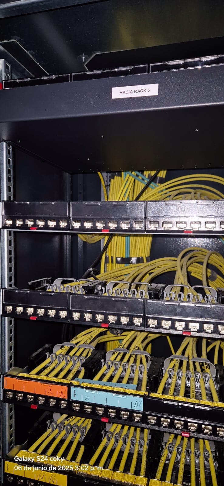 Rack con equipos Fortinet